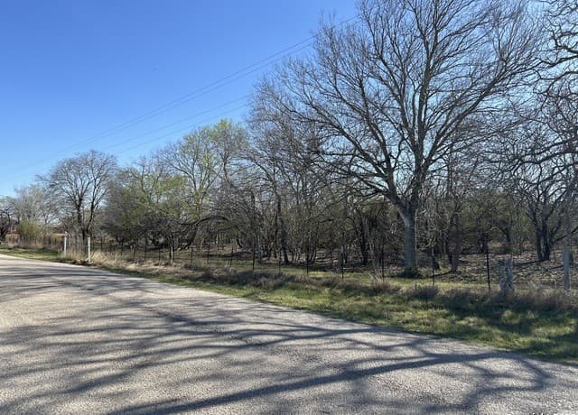 rental at 4870 Blackhill in Floresville, TX — photo 2