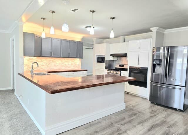 3-bedroom rental at 5894 Castle Run in San Antonio, TX — photo 3