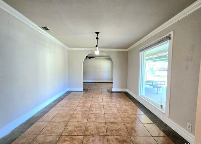 3-bedroom rental at 5894 Castle Run in San Antonio, TX — photo 4
