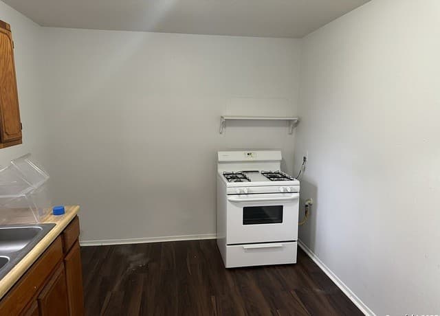 3-bedroom rental at 2007 Wyoming St Unit 3 in San Antonio, TX — photo 5