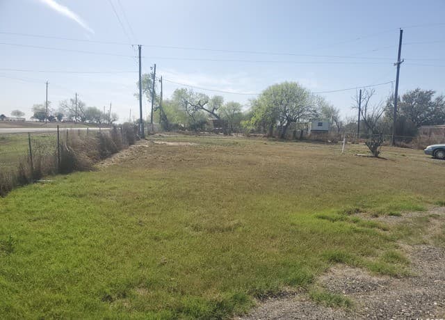 3-bedroom rental at 3135 E Fm 476 in Poteet, TX — photo 5