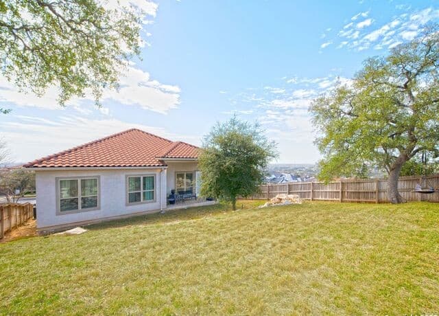 4-bedroom rental at 8439 Sierra Hermosa in San Antonio, TX — photo 4