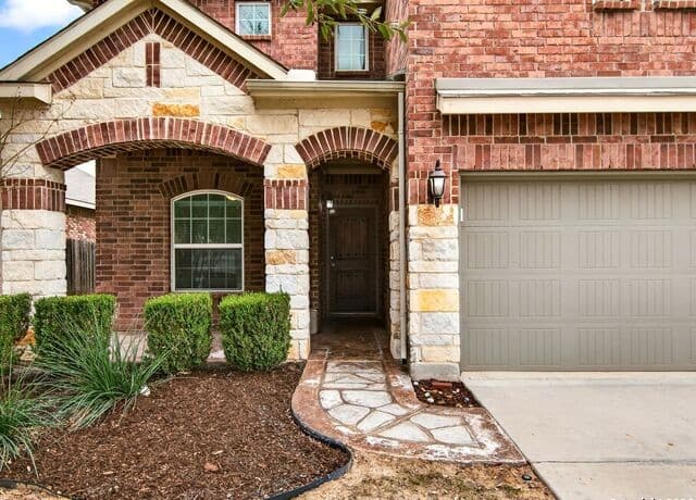 3-bedroom rental at 204 N Willow Way in Cibolo, TX — photo 2