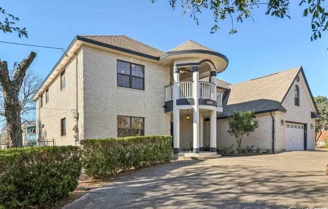 4-bedroom rental at 606 E Sunshine in San Antonio, TX — photo 2