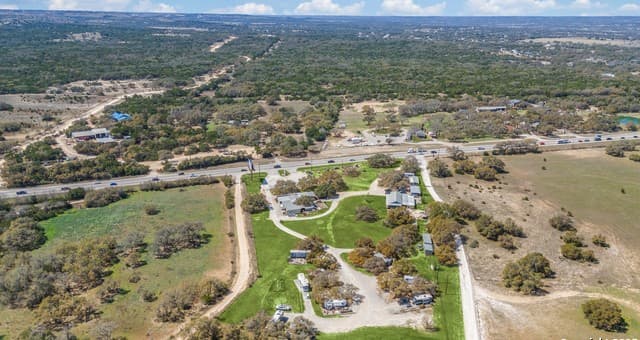 1-bedroom rental at 2682 Us-281 in Blanco, TX — photo 3