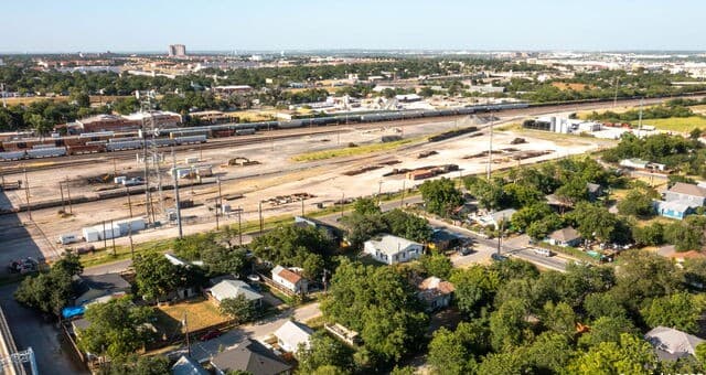 rental at 1322 Sherman in San Antonio, TX — photo 2
