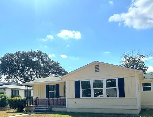 3-bedroom rental at 250 Rosemont Dr in San Antonio, TX — photo 2