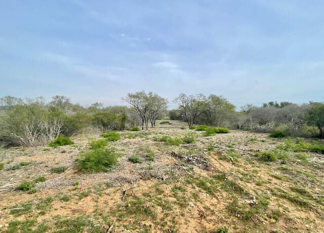 rental at 191 County Road 1670 in Moore, TX — photo 4