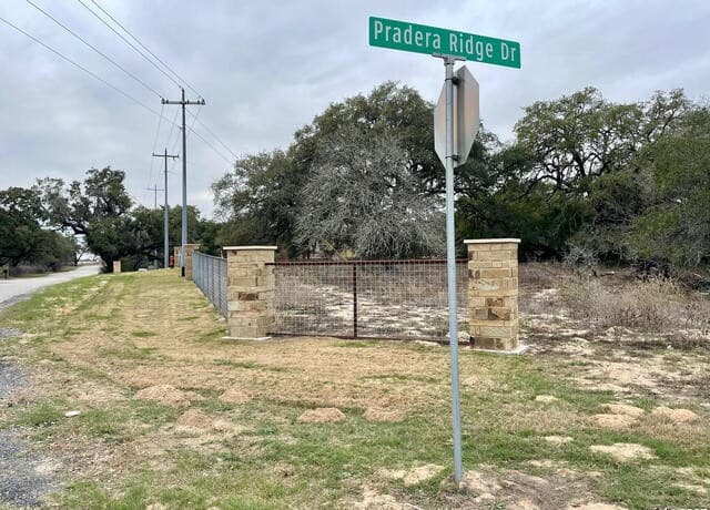 rental at 124 Pradera Ridge in Floresville, TX — photo 4