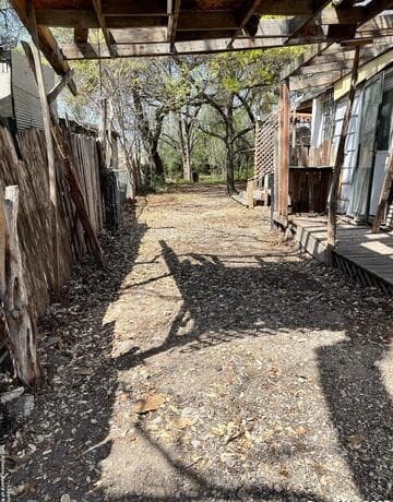 1-bedroom rental at 511 Dowdy in San Antonio, TX — photo 3