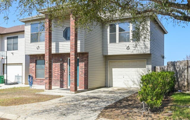 3-bedroom rental at 12 Weathering Crk in Leon Valley, TX — photo 1