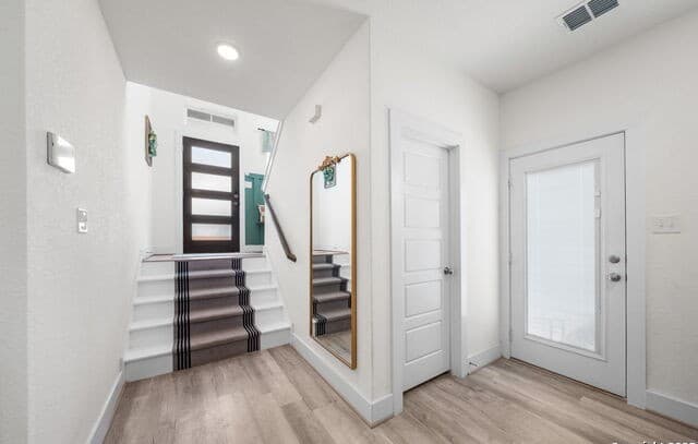 3-bedroom rental at 9719 Stillwater in San Antonio, TX — photo 3