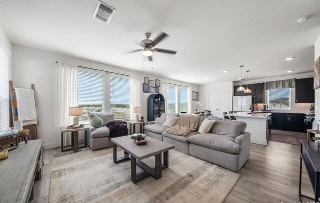 3-bedroom rental at 9719 Stillwater in San Antonio, TX — photo 5