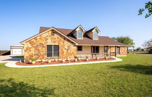 3-bedroom rental at 3362 Abbott Rd in St Hedwig, TX — photo 3