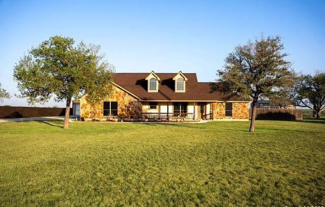 3-bedroom rental at 3362 Abbott Rd in St Hedwig, TX — photo 5