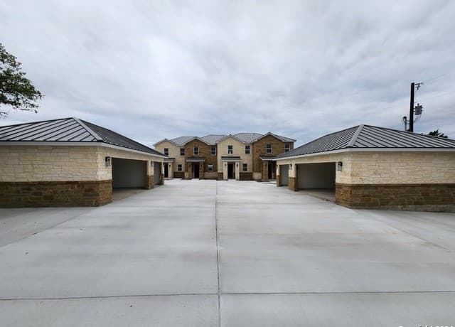 2-bedroom rental at 289 Stargrass Unit C in Spring Branch, TX — photo 5