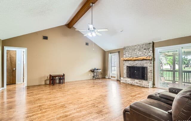 3-bedroom rental at 230 Broken Spur in Bandera, TX — photo 5
