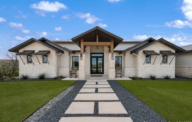 5-bedroom rental at 384 Blue Diamond in Boerne, TX — photo 1
