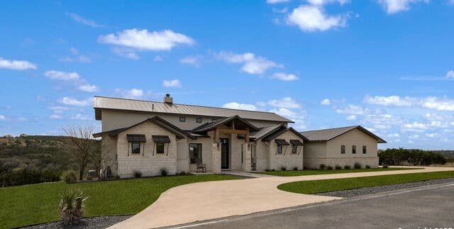 5-bedroom rental at 384 Blue Diamond in Boerne, TX — photo 2