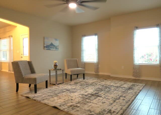 4-bedroom rental at 740 Crestview in Floresville, TX — photo 2