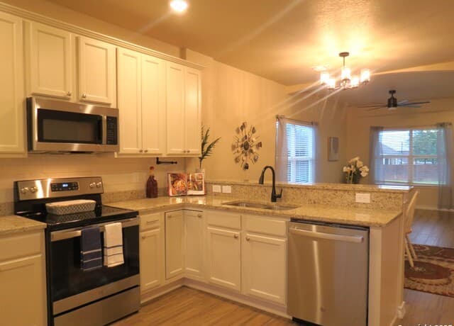 4-bedroom rental at 740 Crestview in Floresville, TX — photo 4