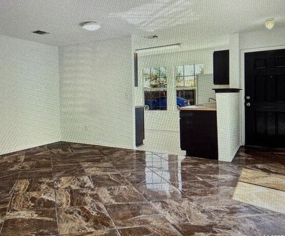 3-bedroom rental at 2414 Mission Ct in San Antonio, TX — photo 2