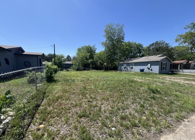 rental at 3338 Martin Luther King in San Antonio, TX — photo 5