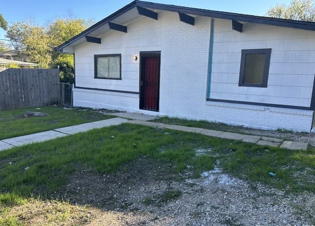 4-bedroom rental at 254 Havana in San Antonio, TX — photo 1