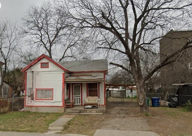 2-bedroom rental at 607 Ruiz in San Antonio, TX — photo 1
