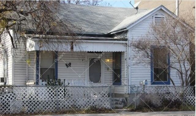 1-bedroom rental at 901 N Colorado in San Antonio, TX — photo 1