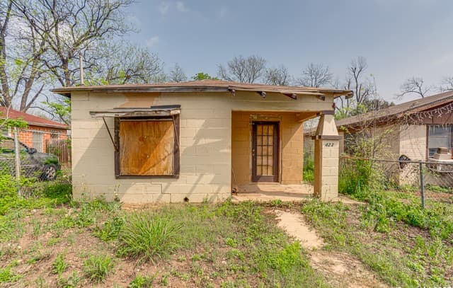2-bedroom rental at 423 Hazel in San Antonio, TX — photo 2
