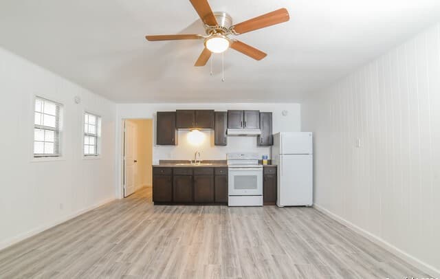 1-bedroom rental at 215 Greenlawn Ave Unit B in Pleasanton, TX — photo 3