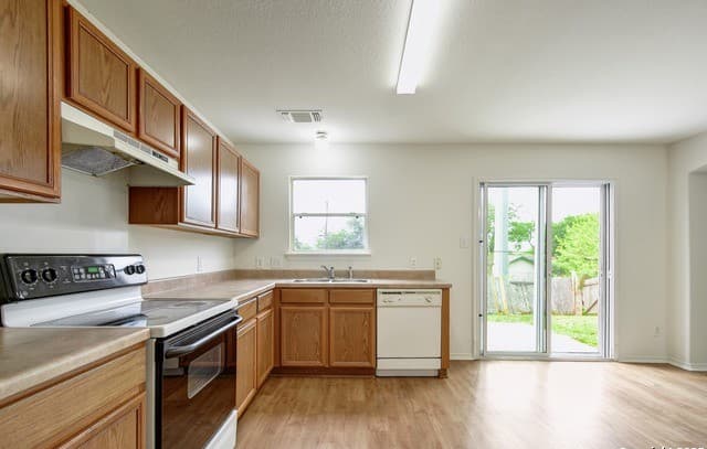 4-bedroom rental at 8438 Adams Hill Dr. in San Antonio, TX — photo 5