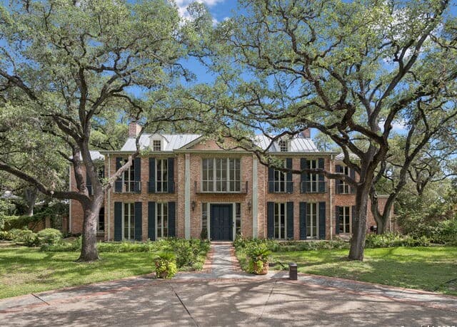 4-bedroom rental at 424 Ivy in San Antonio, TX — photo 1