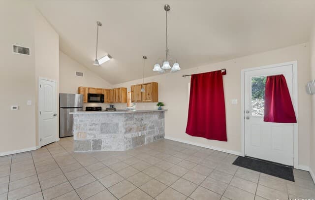 3-bedroom rental at 2407 Golf Dr in Spring Branch, TX — photo 5