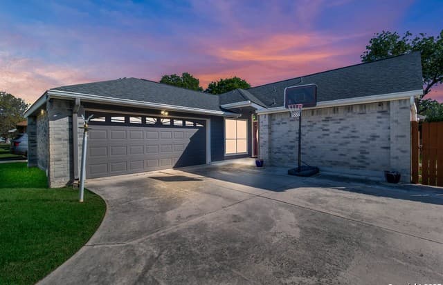 4-bedroom rental at 9520 Woodland Hills in San Antonio, TX — photo 1