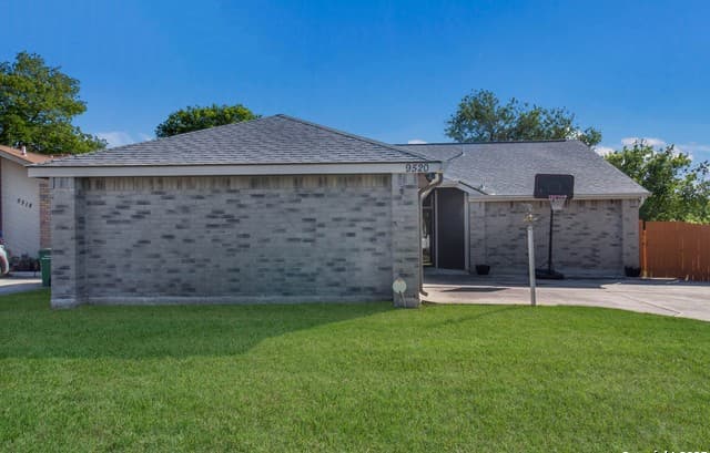 4-bedroom rental at 9520 Woodland Hills in San Antonio, TX — photo 4