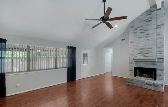 4-bedroom rental at 9520 Woodland Hills in San Antonio, TX — photo 5