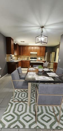 4-bedroom rental at 15710 Robin View in San Antonio, TX — photo 4