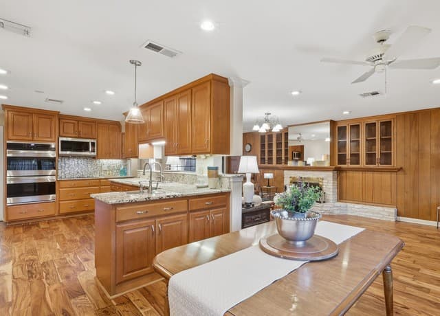 4-bedroom rental at 3038 Valley View in San Antonio, TX — photo 4