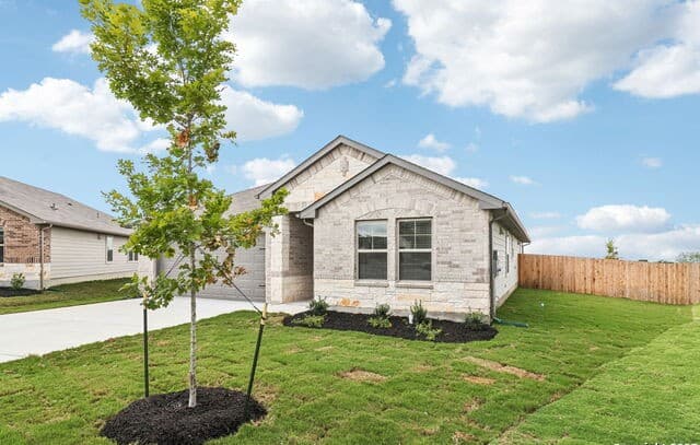 3-bedroom rental at 104 Shelton Pass in Cibolo, TX — photo 3