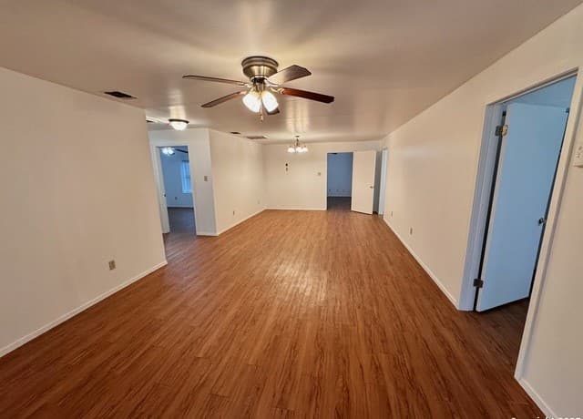 4-bedroom rental at 203 Zanderson in Jourdanton, TX — photo 4