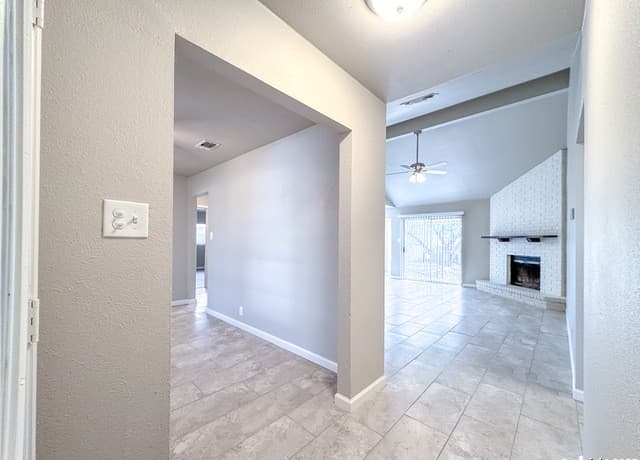 3-bedroom rental at 4635 French Meadow in San Antonio, TX — photo 4