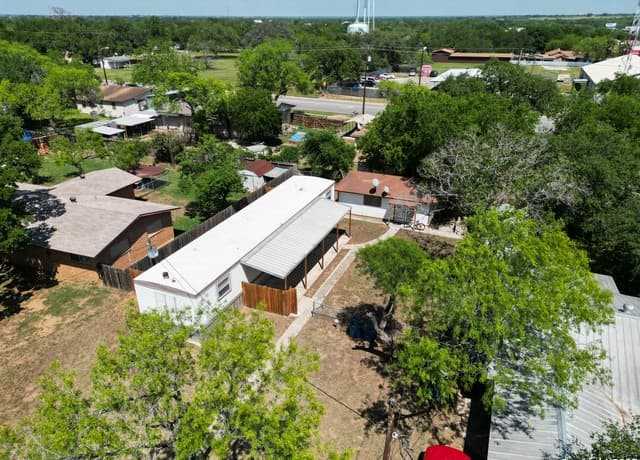 home for sale at 215 Greenlawn in Pleasanton TX