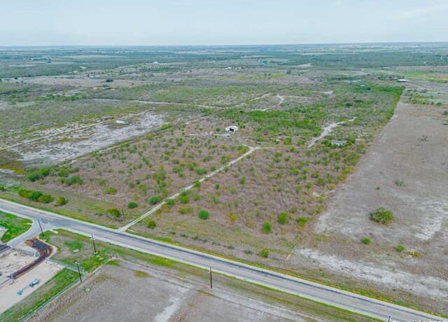 rental at 13953 Fm 1344 in Falls City, TX — photo 4
