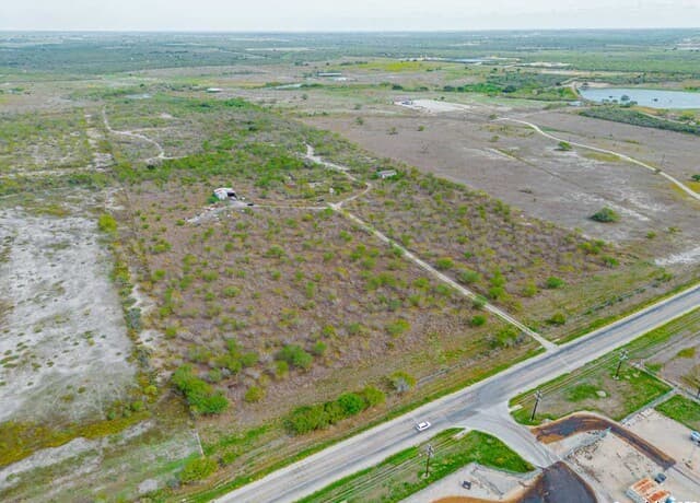rental at 13953 Fm 1344 in Falls City, TX — photo 5
