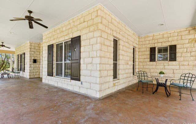 4-bedroom rental at 23954 Cibolo View in San Antonio, TX — photo 3