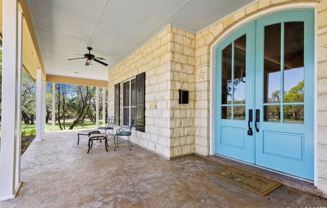 4-bedroom rental at 23954 Cibolo View in San Antonio, TX — photo 4