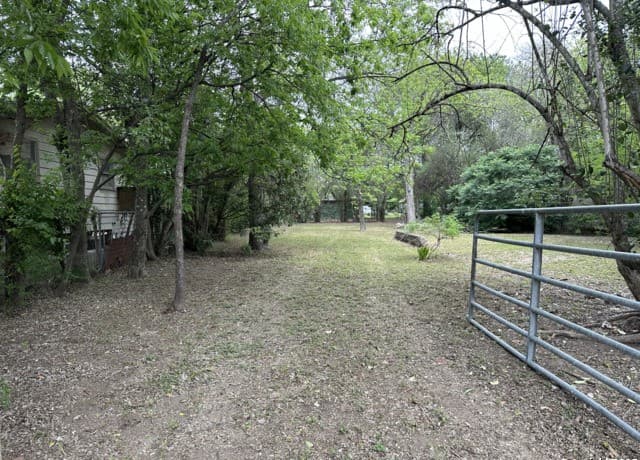 rental at 833 Gladstone in San Antonio, TX — photo 5