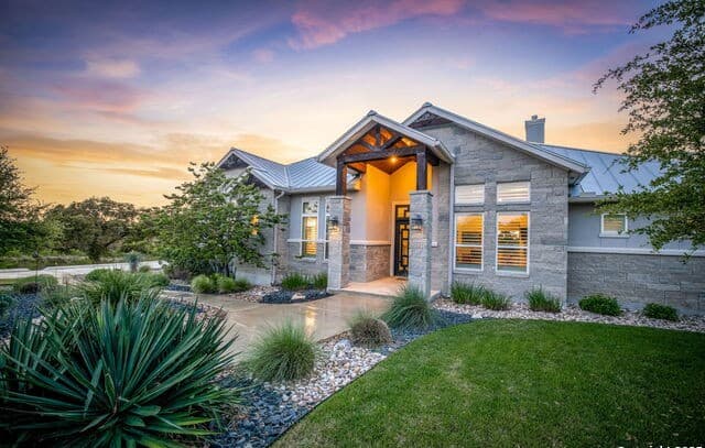 4-bedroom rental at 371 River Cliff in Spring Branch, TX — photo 3